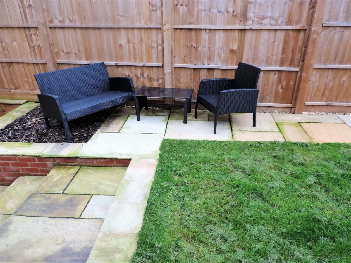 3 Bed Farnborough Air Accommodation Bagian luar foto