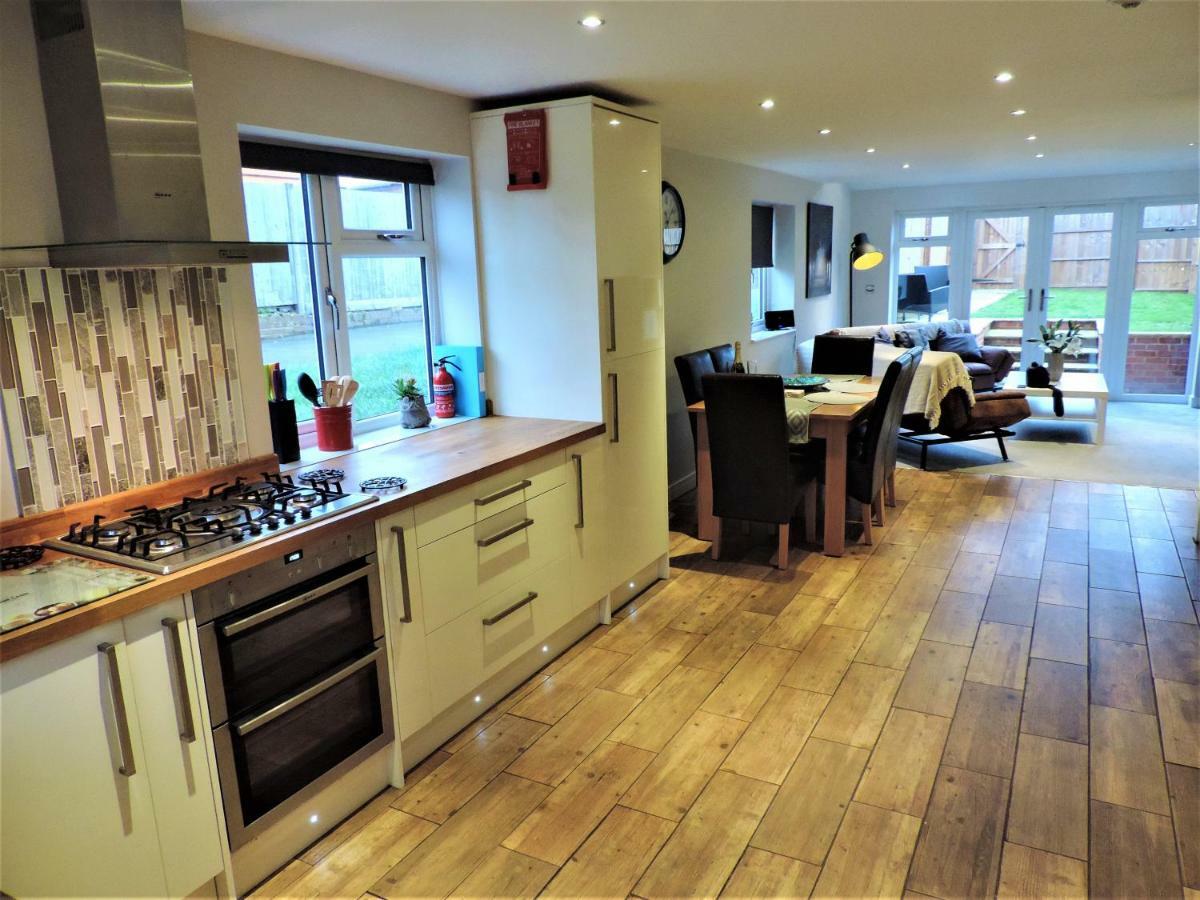 3 Bed Farnborough Air Accommodation Bagian luar foto