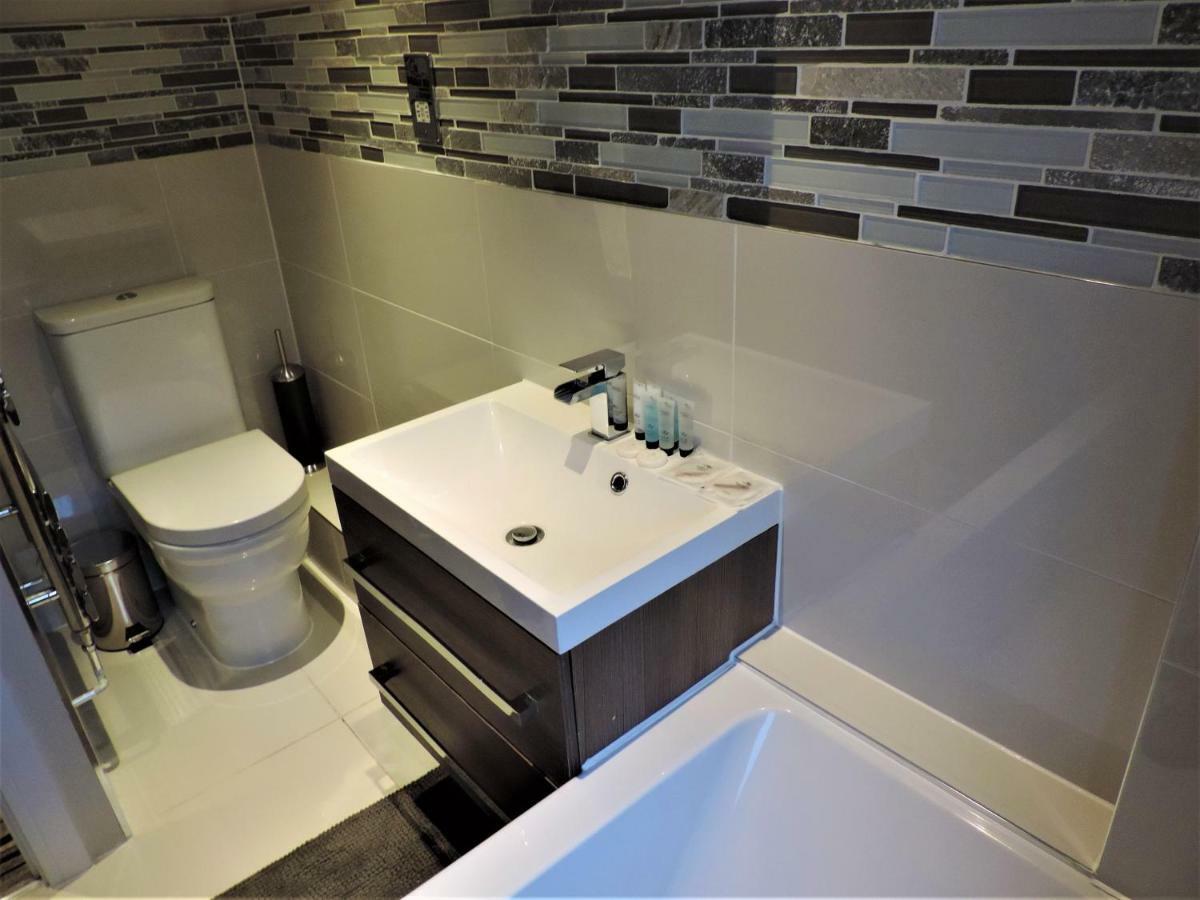 3 Bed Farnborough Air Accommodation Bagian luar foto